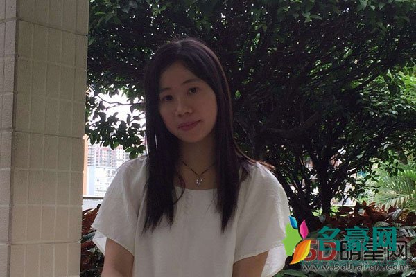 兔子牙兔小牙真名档案 她唱的沙漠骆驼看得出还是很吃力
