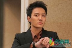 冯绍峰家境身家过亿? 作为一个高富帅加富二代,赵丽
