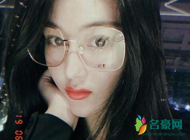 张馨予照片