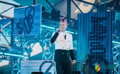 陈小春演唱会不慎受伤 他打止痛针坚持演出被赞敬