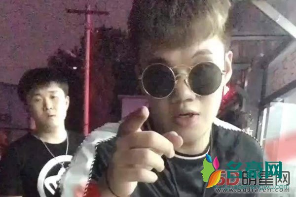 酷酷的滕是哪个平台的 你能活到现在说明你没碰到狠人啊