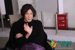 加藤鹰之手是什么手势 这孙子做节目会让嘉宾闻他