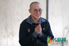 李连杰近照苍老似70岁 李连杰被利智榨干了?老牛耕