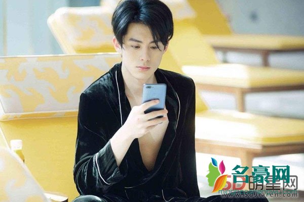 王鹤棣怎么读个人资料 他是不靠任何东西也不靠任何家庭背景而火的
