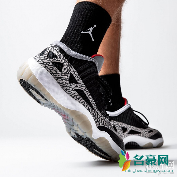 国外已发售,AJ11黑水泥上脚,简直不要太帅气!