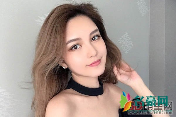 周扬青家境很有钱吗 网红脸就算是整的也说明人家家底很丰厚