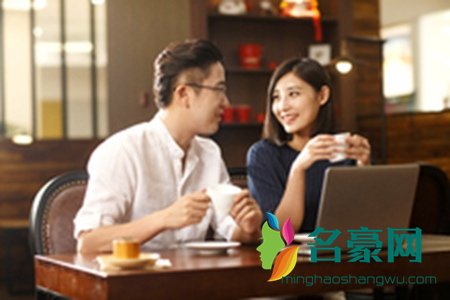 恋爱中，女生过分的焦虑和犹豫只会让自己胡思乱想，最终爱情也成为陪葬