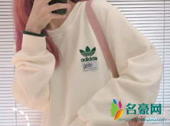 穿卫衣里面还需要穿衣服吗 卫衣穿搭技巧