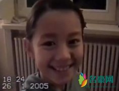 郎朗妻子弹钢琴视频 长相清秀小仙女气质十足