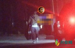 王宝强变身文艺青年 穿休闲装手拿吉他相当文艺