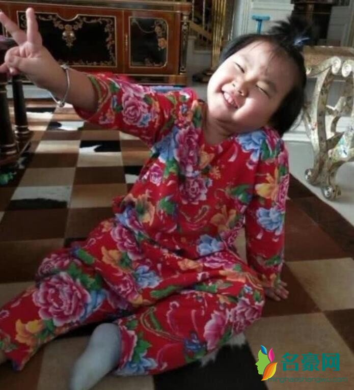 郭德纲小儿子近照