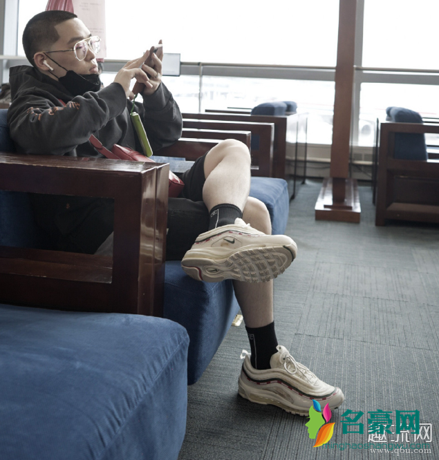 说唱听我的潮流穿搭分享，哪一双狠鞋能得到你的青睐！