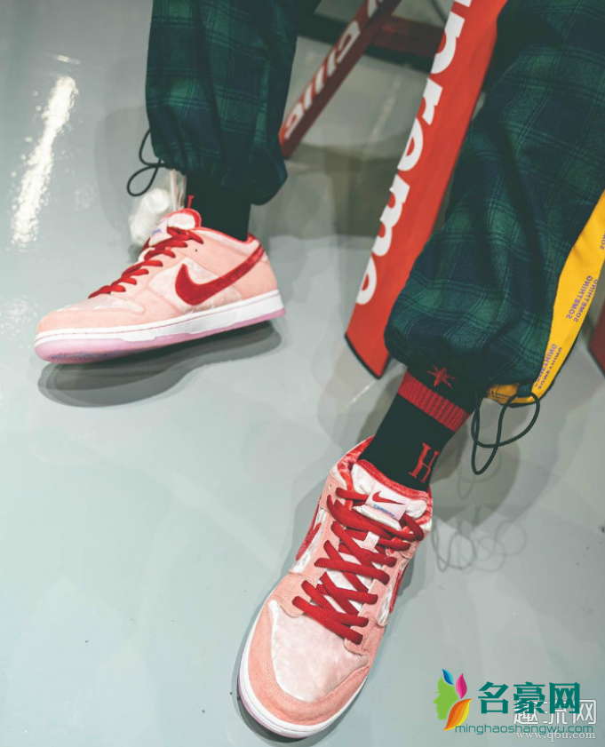 Dunk SB 情人节限定配色上脚效果 Dunk SB 情人节限定配色值得入手吗