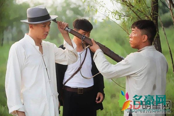 高虎和黄渤为什么翻脸 做兄弟来说高虎还是不错的带黄渤入行的