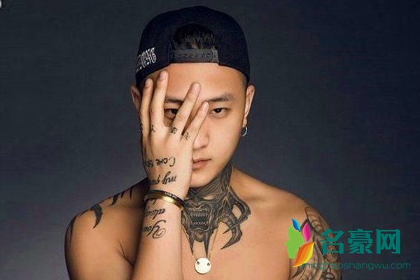 方丈和王逗逗聊天记录 王逗逗和方丈之前是炒作恋情吗
