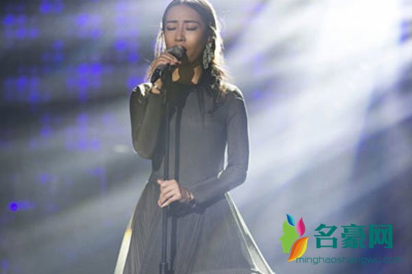 吉克隽逸为什么那么黑 好喜欢这个肤色,性感的麦肤色