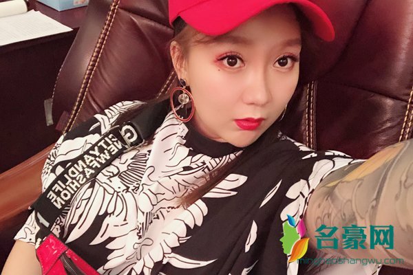 刘大美人让谁睡过 以为自己多牛逼实际上跟个小丑一样