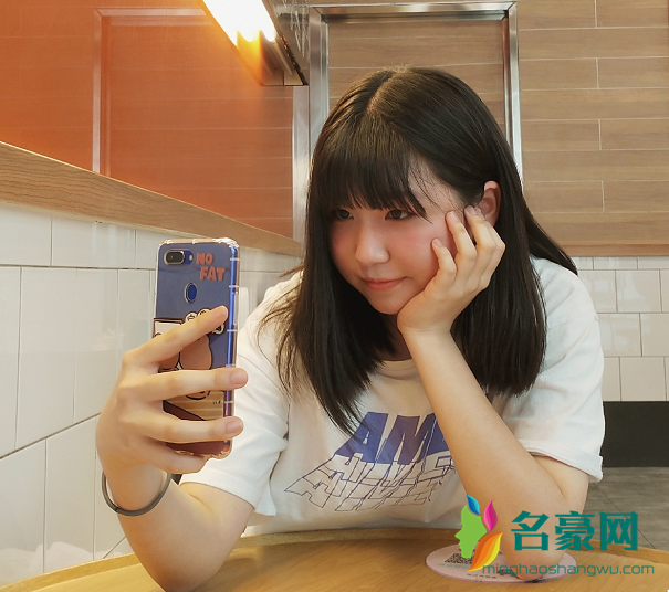 Lisa铁刘海怎么弄得 Lisa刘海喷雾推荐