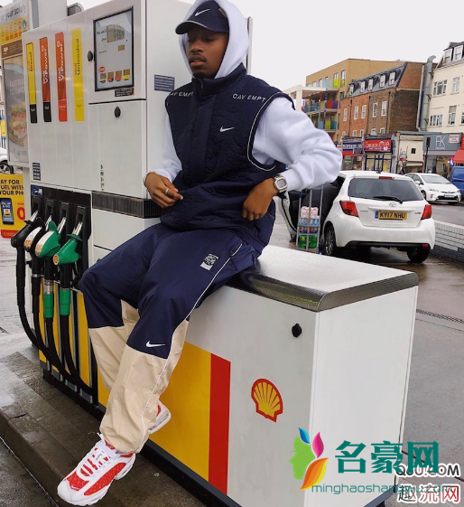  经典白红配色的Supreme x Nike上脚图曝光 Supreme x Air Max Tailwind 4白红配色什么时候发售