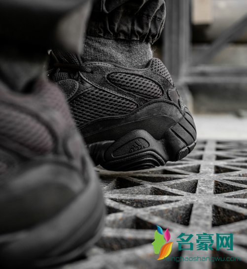 椰子500纯黑货量大吗 Yeezy 500 “Utility Black”上脚图欣赏