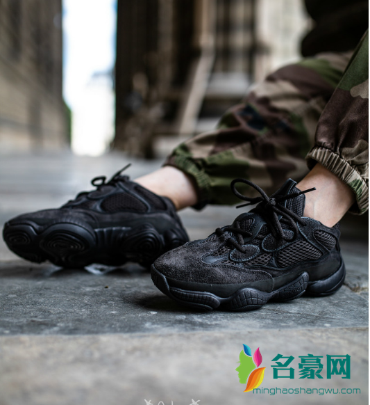 椰子500纯黑货量大吗 Yeezy 500 “Utility Black”上脚图欣赏