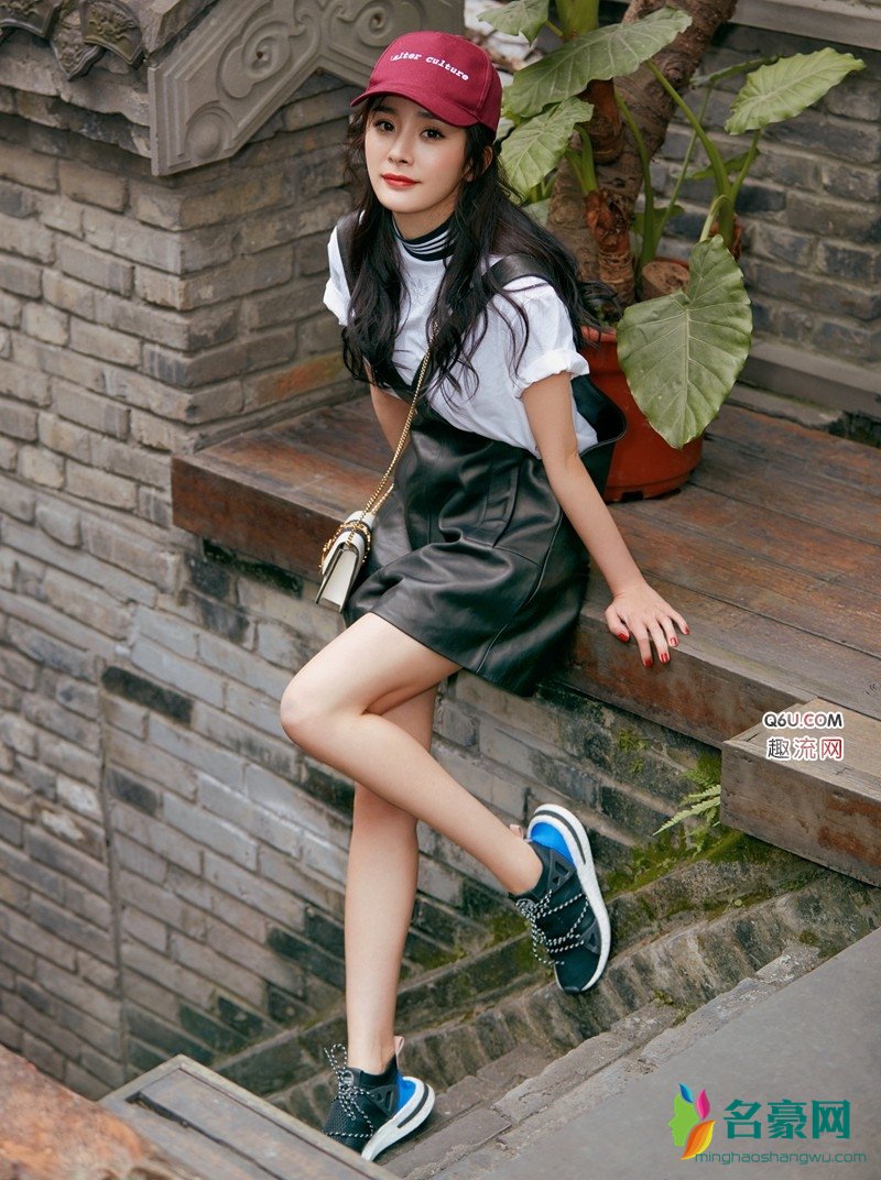 杨幂三叶草同款鞋推荐 杨幂adidas Originals街拍欣赏