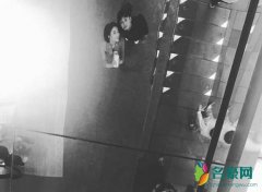 王珞丹晒与神秘男士亲密合影 对着镜头灿笑满脸幸