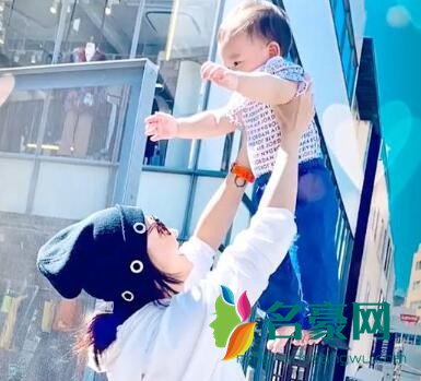 张柏芝为小儿子庆生