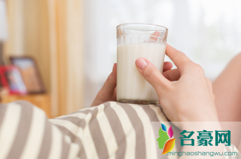 抖音孕妇走路掉孩子视频是真的吗？生孩子有这么容易吗？1