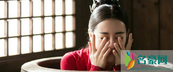 迪丽热巴近期时尚街拍  迪丽热巴街拍美图欣赏