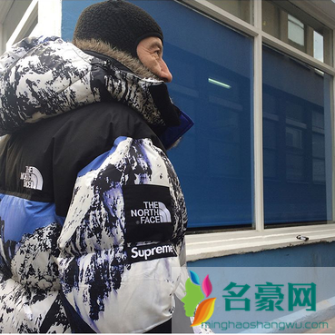 supreme雪山外套怎么搭配 supreme雪山冲锋衣搭配街拍