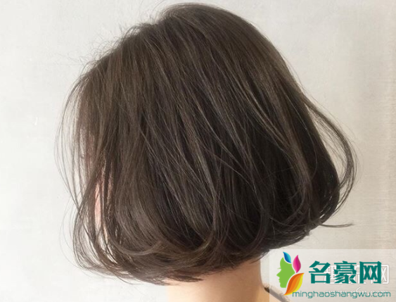 短发怎么弄显脸小 短发染什么颜色显白