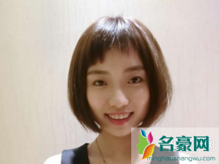 短发怎么弄显脸小 短发染什么颜色显白