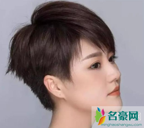 短发怎么弄显脸小 短发染什么颜色显白