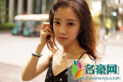 陈一发查房冯提莫 好突然就被翻了旧账虽然错在主播,不过也能看出来有人整她