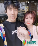 弟弟舔她是什么意思出处是哪？如何看待LOL骚男和小