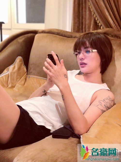 时诗与王思聪什么关系 从抖音来的到底是什么鬼东西