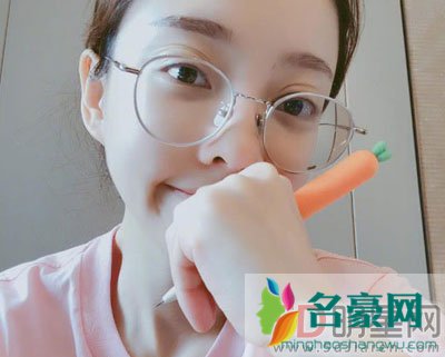 冯提莫离婚事件 什么样的家庭教育才让她有意无意中做出那些性暗示