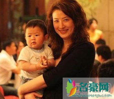 王志文老婆王坚红资料 找个老爷子甚至都能当爸了真搞不懂她在想啥