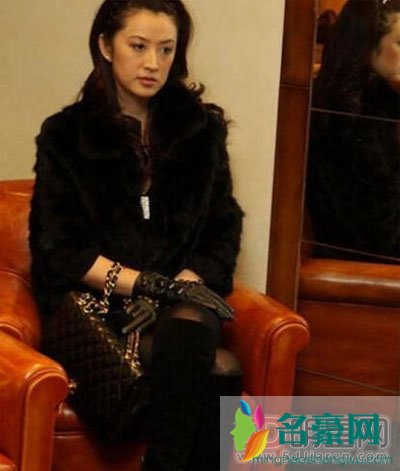 王志文老婆王坚红资料 找个老爷子甚至都能当爸了真搞不懂她在想啥