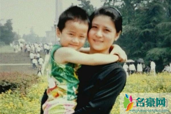 蒋劲夫交往过的女友 家暴女长得很村花,这颜值都能看得上
