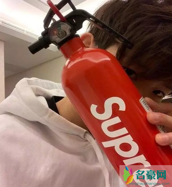Supreme男孩什么意思 Supreme男孩表情包