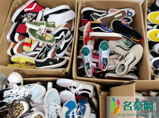 vans闷包哪里买是真的吗 vans员工闷包原价多少
