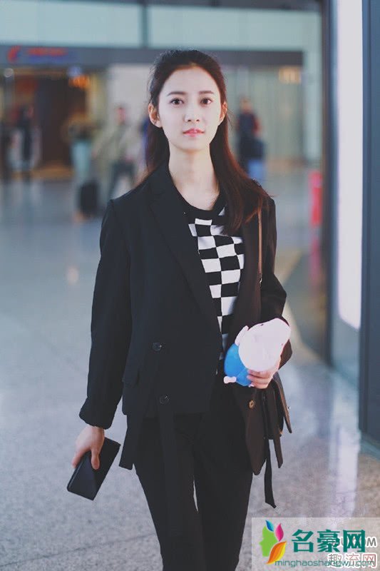 抖音陈钰琪同款黑色西装在哪买 2019女生黑色西装搭配指南