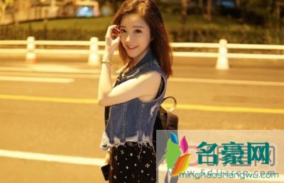 冯提莫避孕套广告视频照片 抖音套路深为将来杜蕾斯的代言作铺垫呢