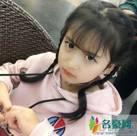 裴佳欣长大不一定好看 父母对她给予厚望人家不甘平凡怎么就成你们酸的理由了