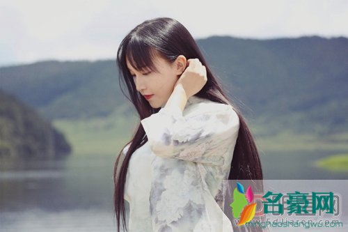 李子柒父母怎么去世的 她不是靠脸吃饭的靠的是手艺