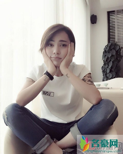 时诗男的女的变性了吗 像关之琳就是整的太厉害了