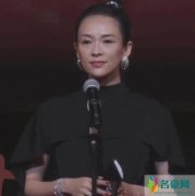 章子怡挺孕肚颁奖 一袭黑裙亮相端庄大气尽显优雅