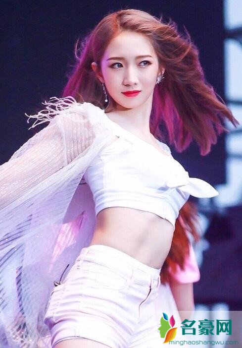 孟美岐照片